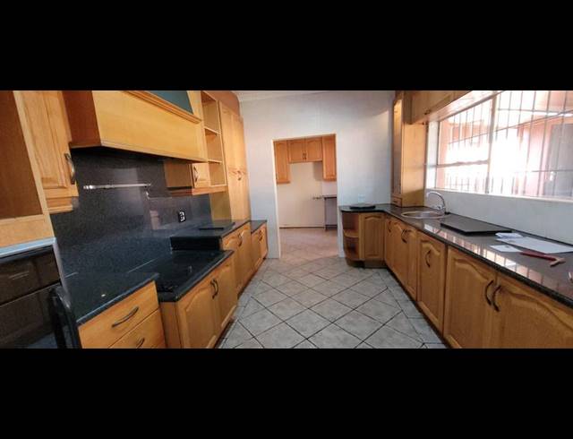 4 BEDROOM HOUSE FOR SALE IN GLENVISTA